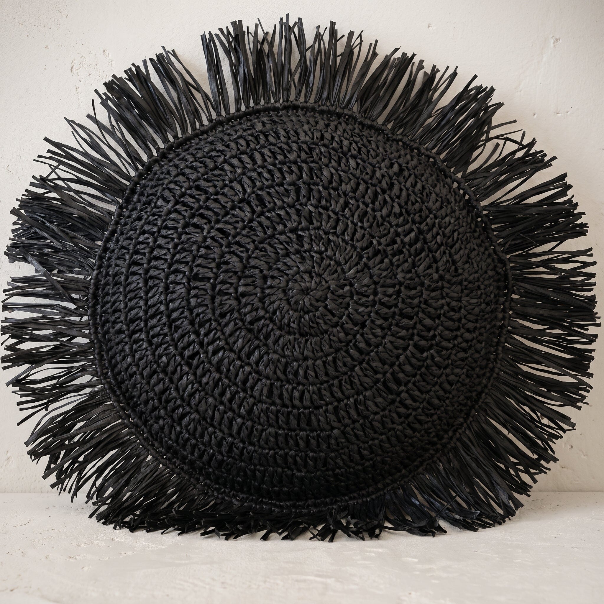 Almofada Sisal Preto com Franjas Móveis Ateliê MMassuci Redondo 