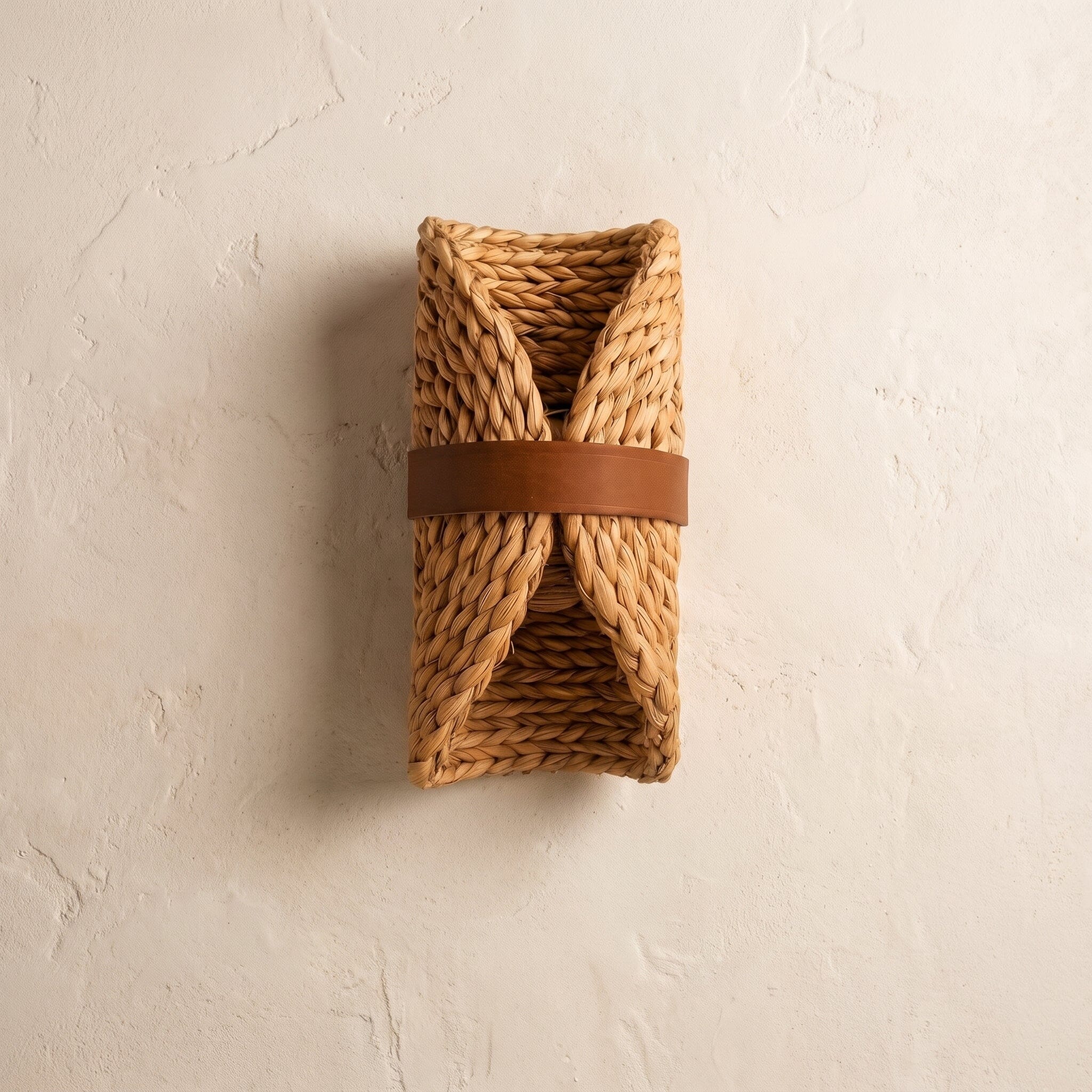 Arandela Palha de Taboa Couro Arandelas MMassuci 40cm x 20cm 