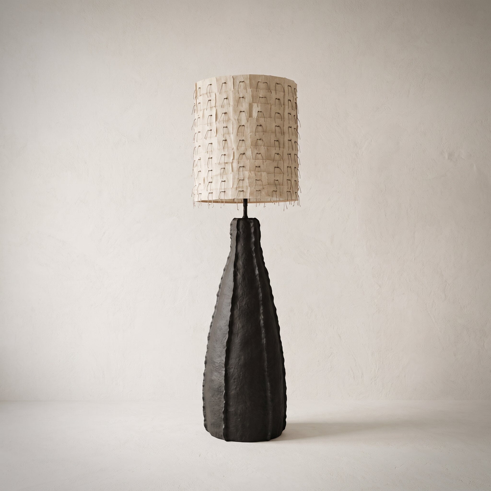 Luminária Chão Cerâmica Fria e Juta Pico Luminárias Ateliê MMassuci 160cm x 40cm 