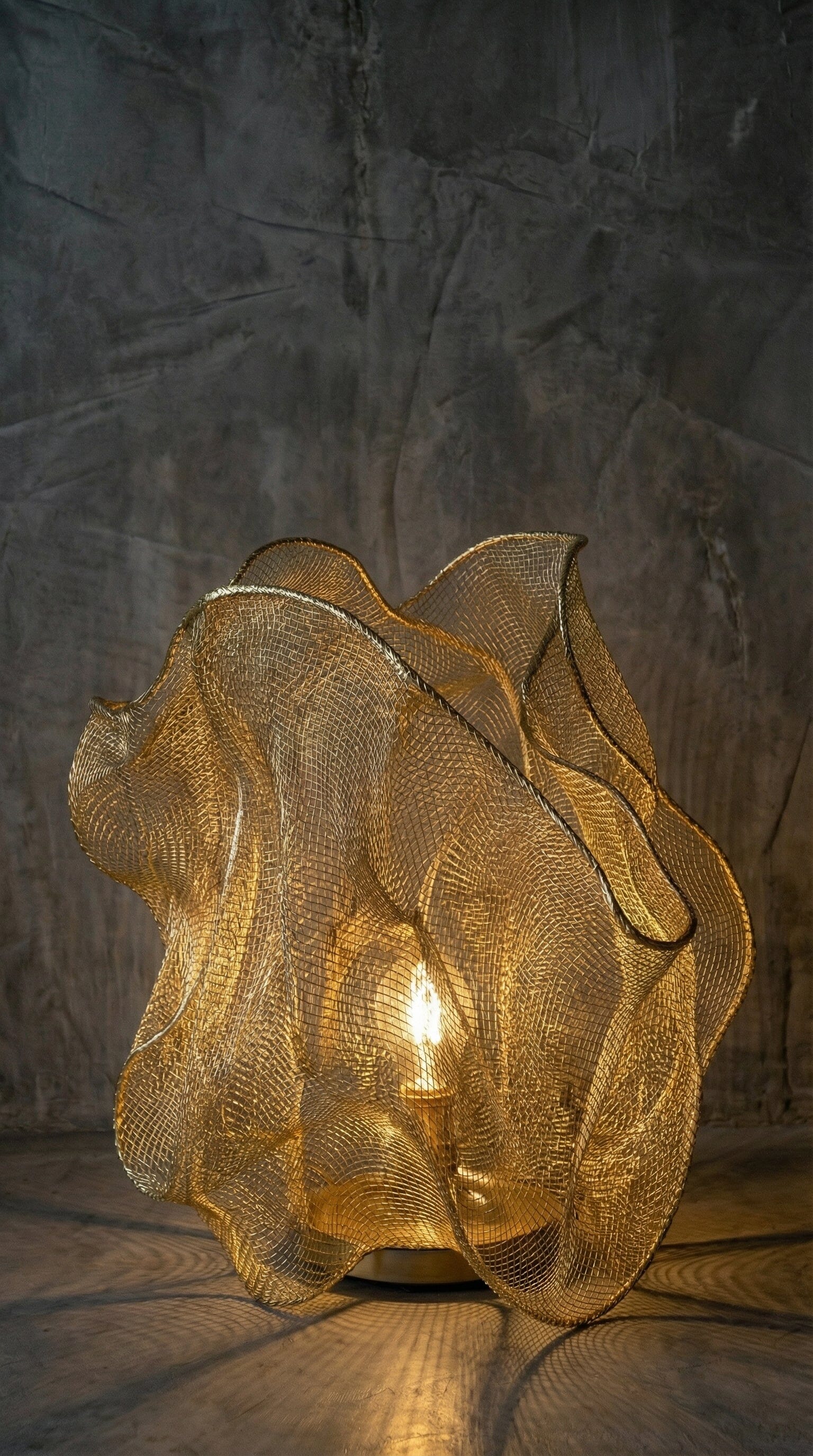 Luminária Chão Flow Lótus Luminárias MMassuci 