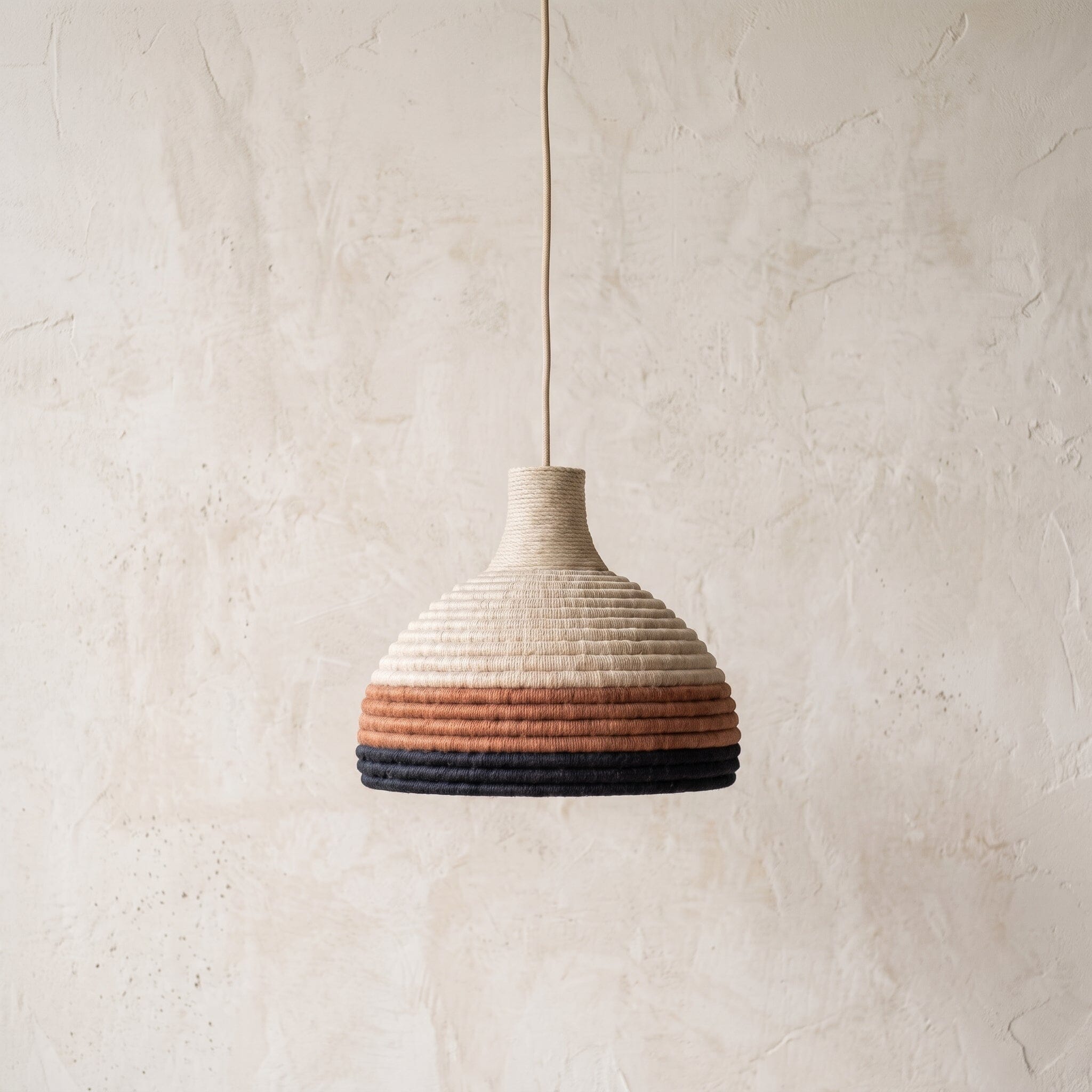 Luminária Pendente Fiber Emballage Luminárias MMassuci Preto & Terracota 