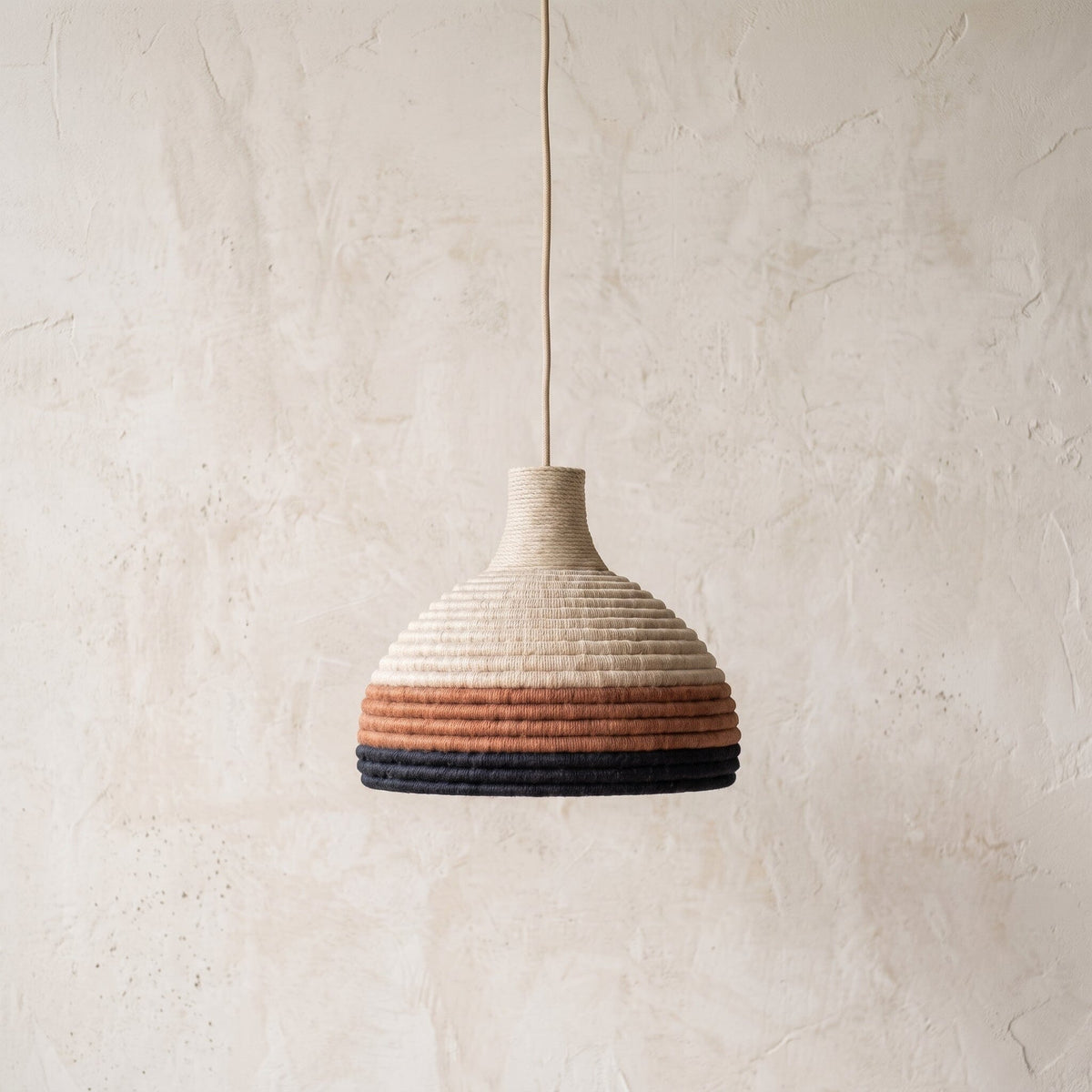 Luminária Pendente Fiber Emballage Luminárias MMassuci Preto & Terracota 