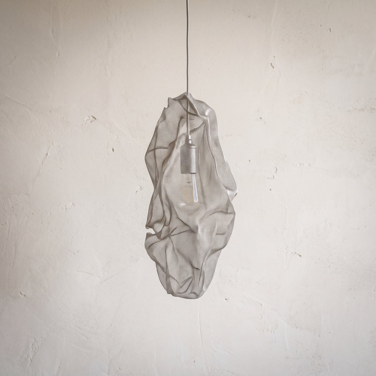 Luminária Pendente Flow Casulo Luminárias MMassuci Prata 20cm 