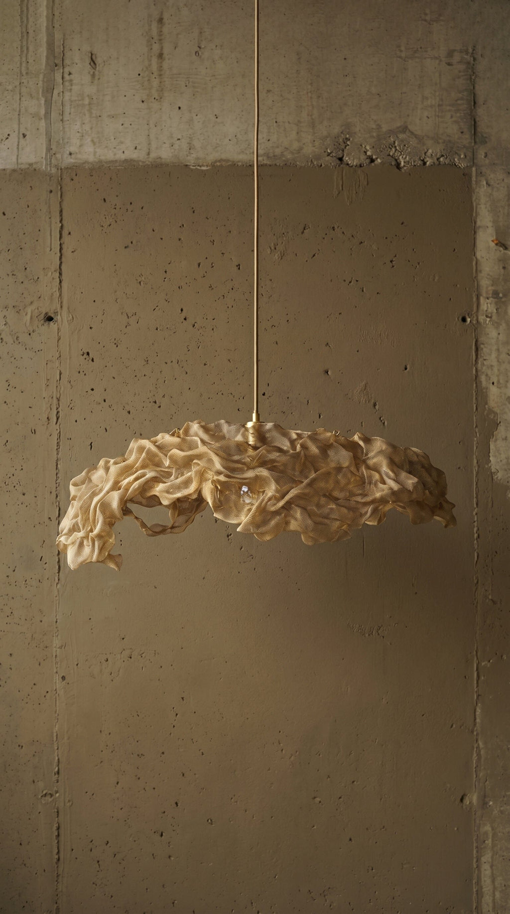 Luminária Pendente Flow Horizonte Luminárias MMassuci Dourada 75cm 