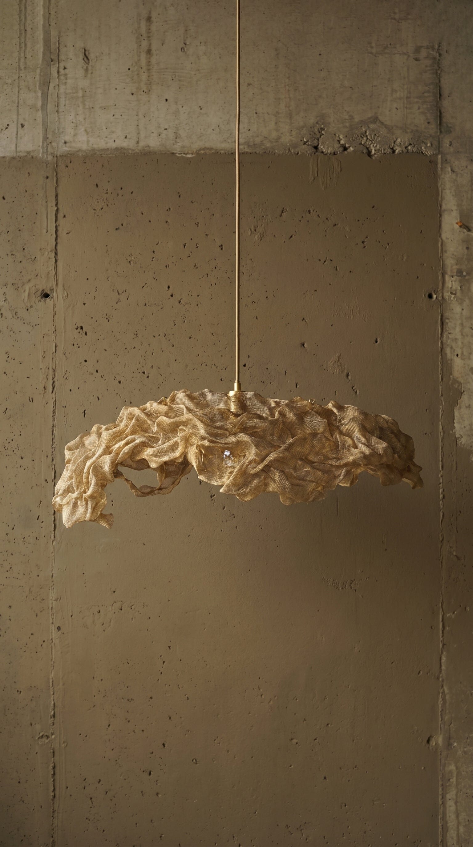 Luminária Pendente Flow Horizonte Luminárias MMassuci Dourada 75cm 