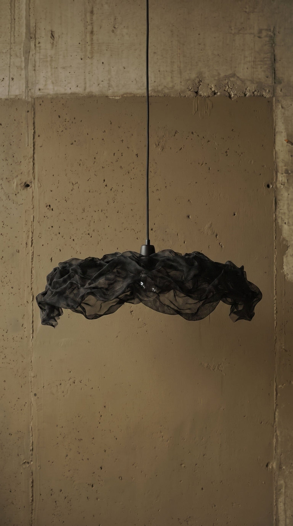 Luminária Pendente Flow Horizonte Luminárias MMassuci Preto Absoluto 75cm 