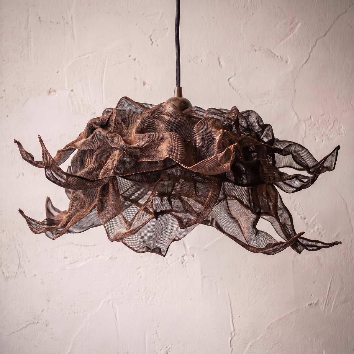 Luminária Pendente Flow Luminárias MMassuci Preto Acobreado 30cm diâmetro 